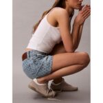 Ck Lv047c705g 90s Fıt Short 3 Inch Ck Lt Prınt Kadın Şort – MAVİ - Görsel 5