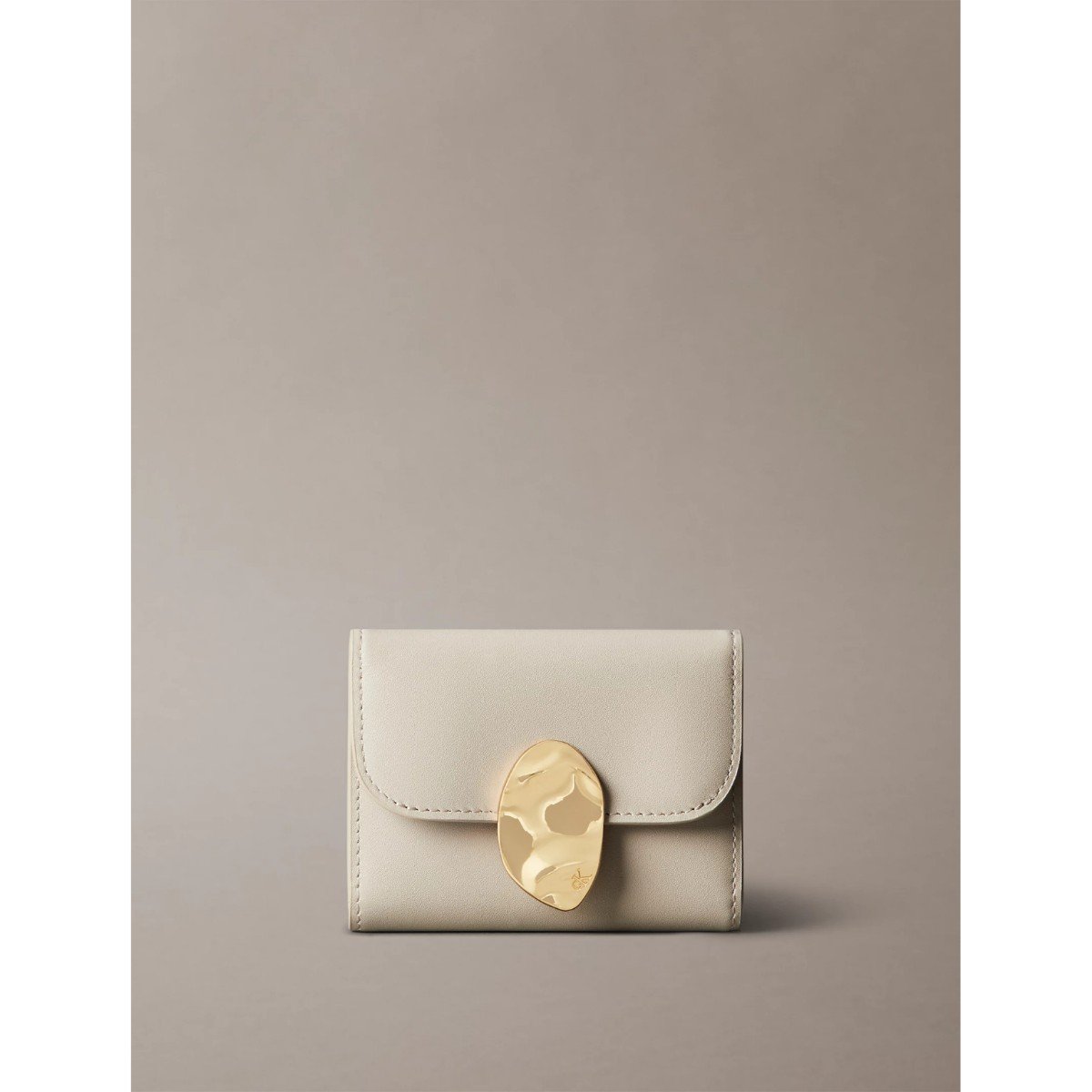 153619-0-ck-lv04f1062g-stone-lock-slouchy-lthr-trifold-kadin-cuzdan-016cfe508dca Ck Lv04f1062g Stone Lock Slouchy Lthr Trıfold Kadın Cüzdan – KAHVERENGİ - Görsel 1