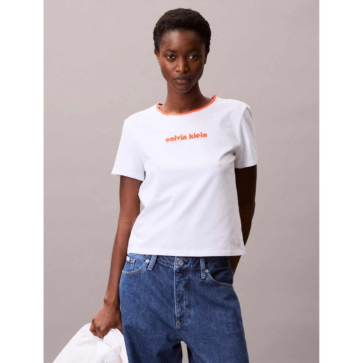 153767-0-ck-lv047c821g-ss-retro-logo-graphic-tee-kadin-tshirt-016cfe508dca Ck Lv047c821g Ss Retro Logo Graphıc Tee Kadın Tshirt – BEYAZ - Görsel 1