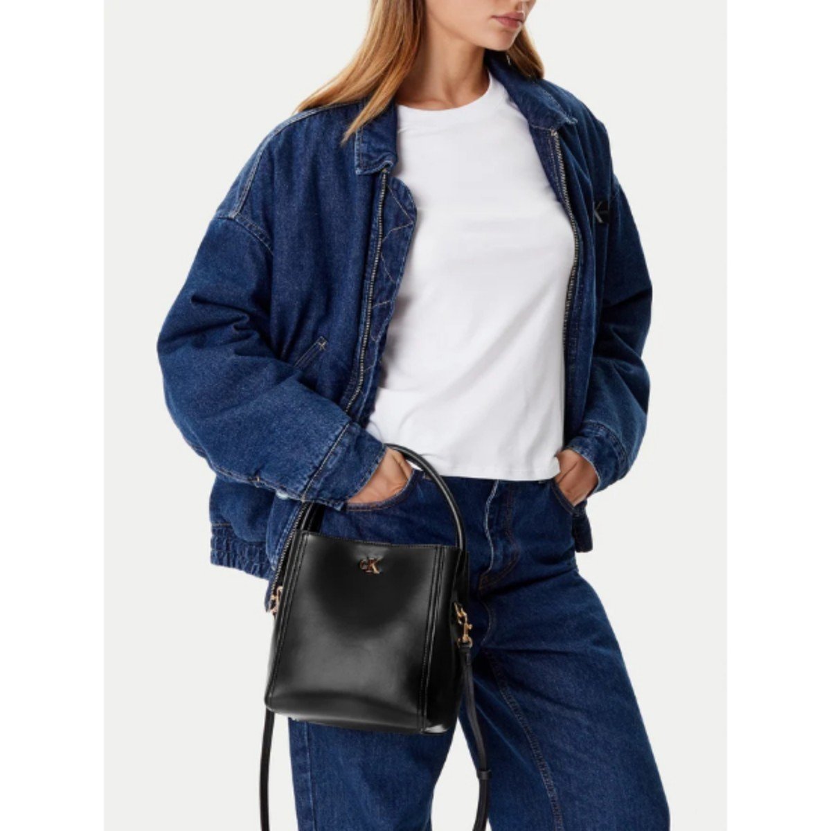 154099-0-ck-lv04f3174g-ck-bucket-with-strap-kadin-canta-016cfe508dca Ck Lv04f3174g Ck Bucket Wıth Strap Kadın Çanta – SİYAH - Görsel 1