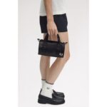 Fred Perry L9265 Amy Mını Satın Barrel Kadın Çanta – SİYAH - Görsel 2