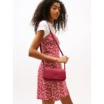 Th Aw0aw17553 Tjw Must Flap Crossover Kadın Çanta – KIRMIZI